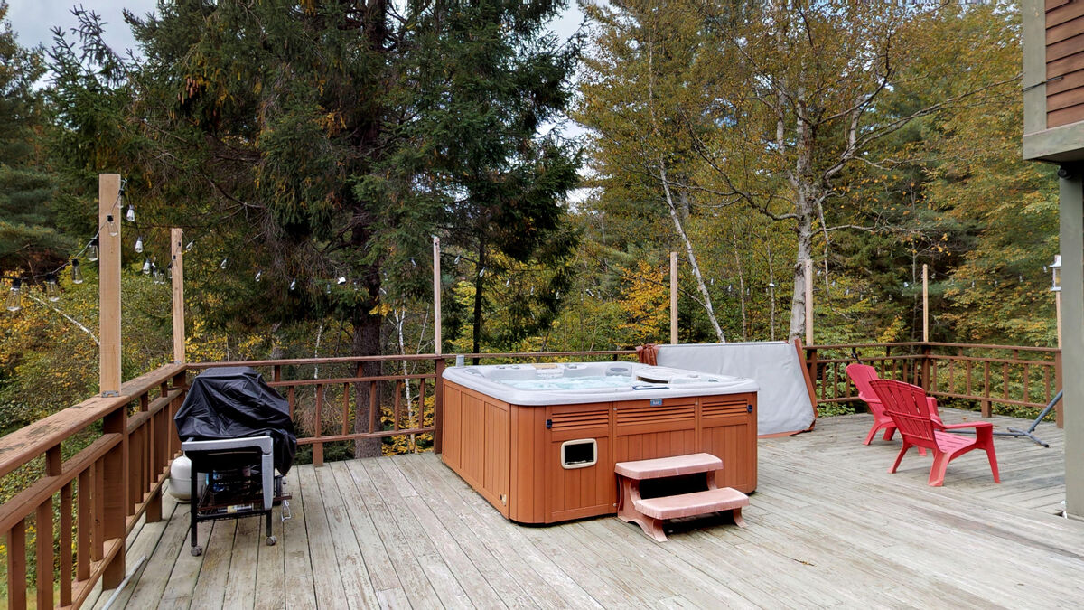 Picture of an Outdoor Hot Tub from one of our Lodging Near Killington VT.