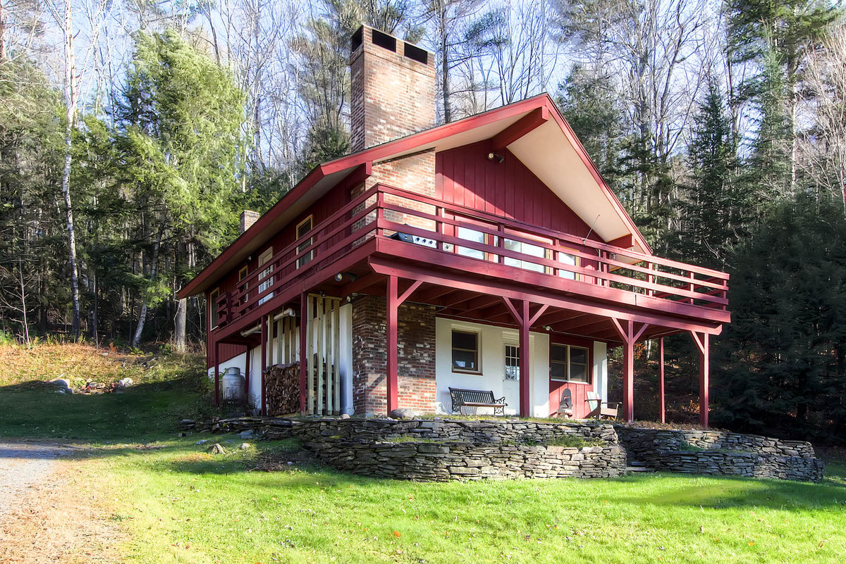 Front Picture of one of our Pet-Friendly Vacation Rentals in Killington, Vermont.