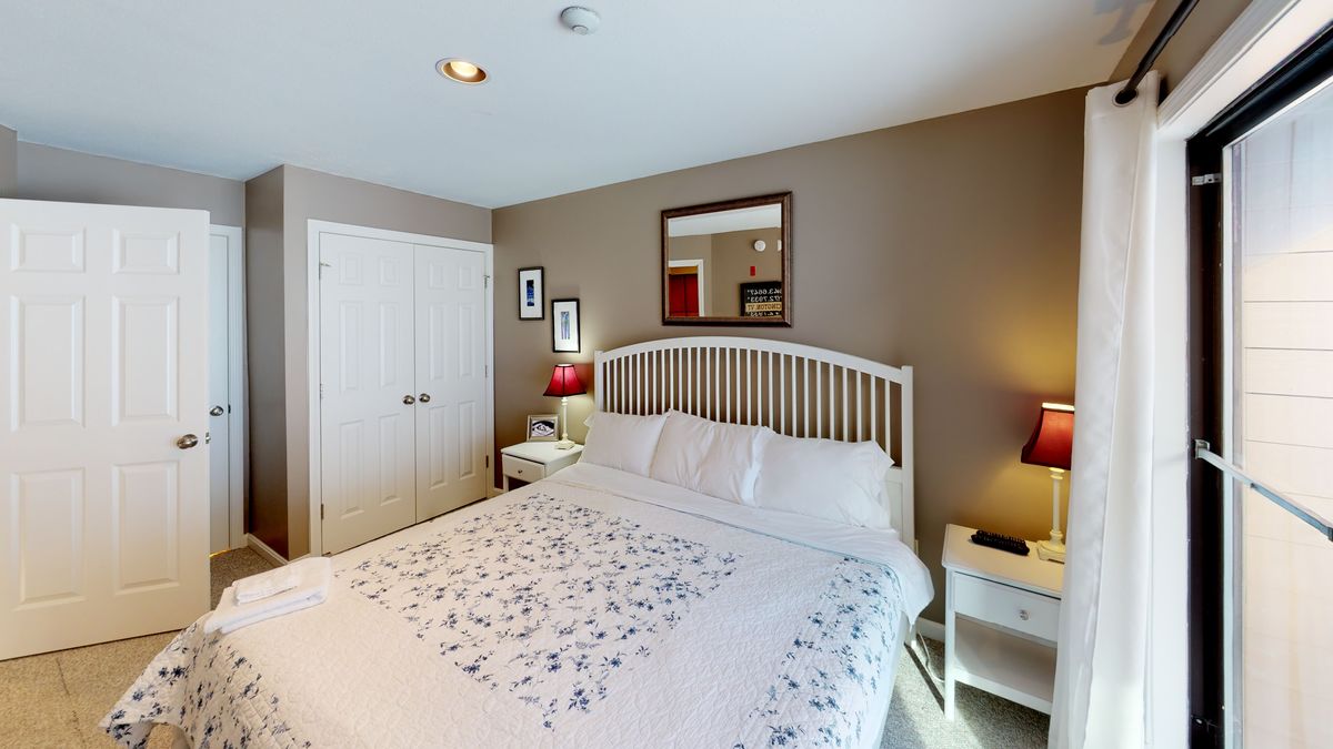 Picture of a Bedroom with Large Bed in one of our Ski In Ski Out Killington Rentals.